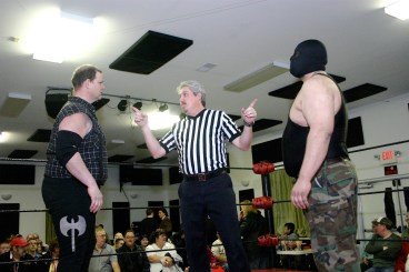 Lumberjack Abe and Waco set to battle (Photo Credit: Michael R Van Hoogstraat)