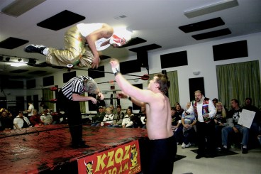 Dave Vaughn slows down CHUCHO (Photo Credit: Michael R Van Hoogstraat)