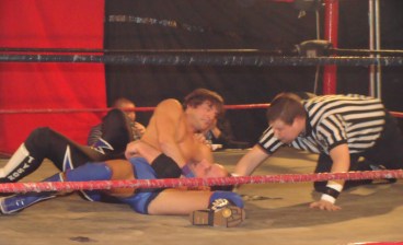 Mike Sydal puts all his weight on Nick Tyson – Photo Credit Kari Williams