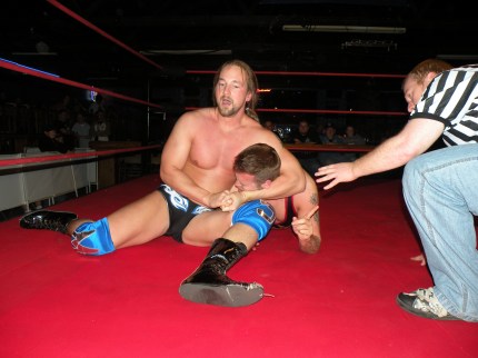 Mark Sterling squeezes Jeremy Wyatt