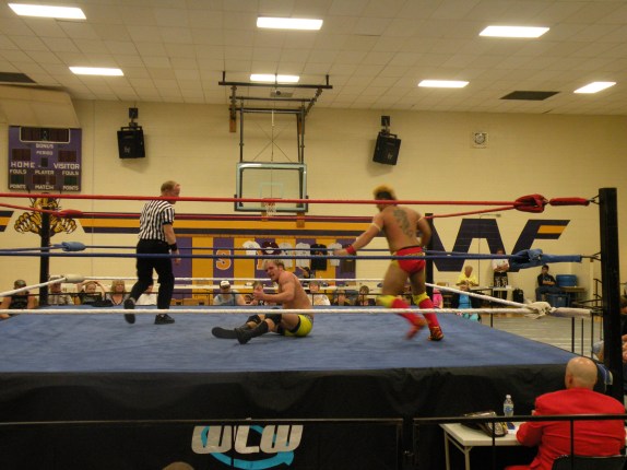 “Vietnam Phenom” Bao Nguyen stalks Dustin Lane (Photo Credit Brian “Flair” Kelley) 