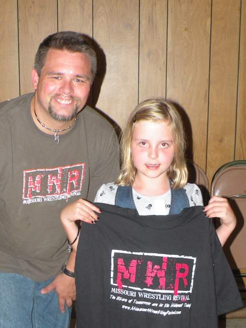 MWR Brian Kelley poses with MECW fan Cassie (Photo Credit Dubray Tallman)