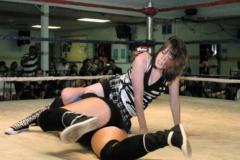 Destiny Diamond controls Alexis early in the match. (Photo credit: Mike Van Hoogstraat)