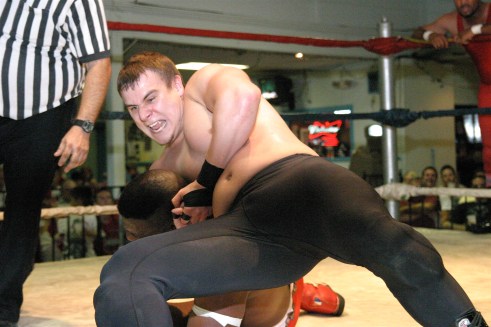 Vaughn returns the favor and brings the pain to the World Champion (Photo Credit by Mike Van Hoogstratt)