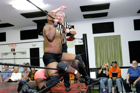 A good game plan had Shaft going strong but when things got rough Phil E Blunt interfered to give Jackson the DQ win.(Photo Credit Michael R Van Hoogstraat)