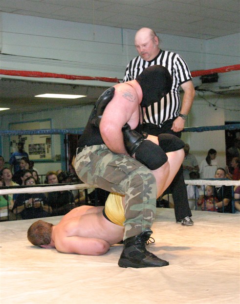 Vaughn finds himself getting close to submit.(Photo Credit Michael R Van Hoogstraat)