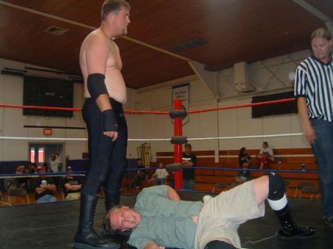 Big Cody stalks the very entertaining Dexter Schwartz on way to victory. (Photo Credit Brian “Flair” Kelley)